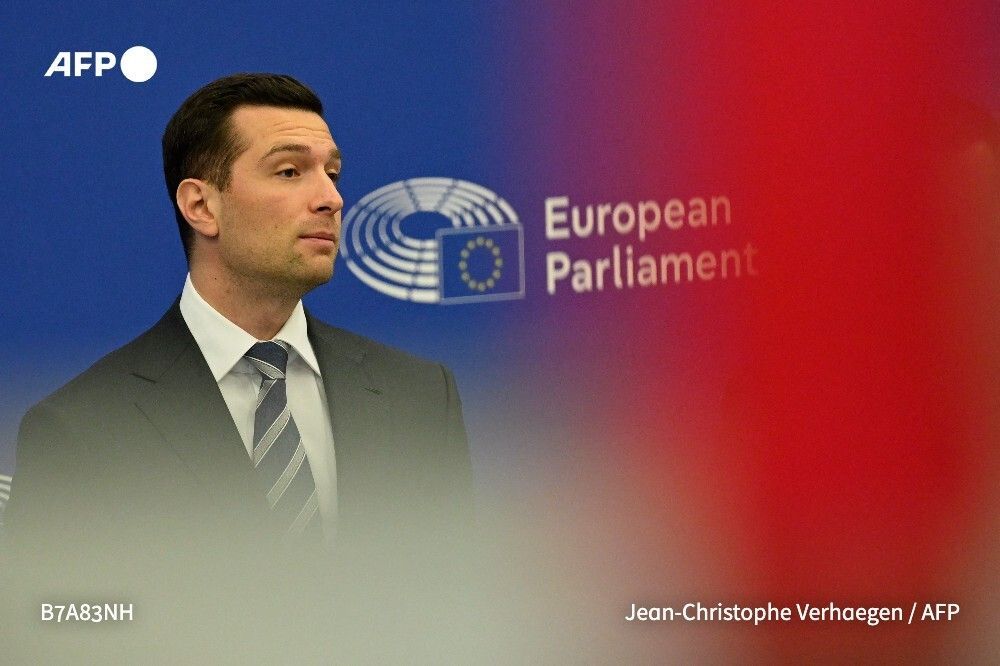 afpfr's tweet photo. Des perquisitions sont en cours "en France et dans d'autres pays européens", sur des soupçons de détournement de fonds européens par le groupe d'eurodéputés Identité et démocratie, où siégeait le Rassemblement national, a indiqué mardi le parquet européen. https://t.co/MuKXwelkrW