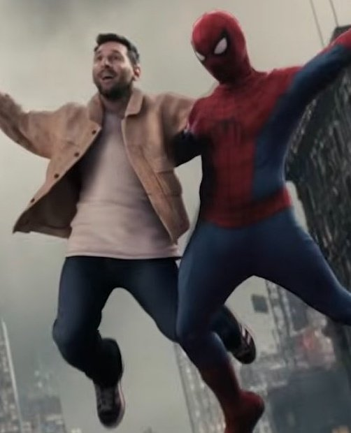 Mialygosa's tweet photo. Messi con Antonela 😐 | Messi con Spider-Man 😃 https://t.co/Bpkw5LuEHy