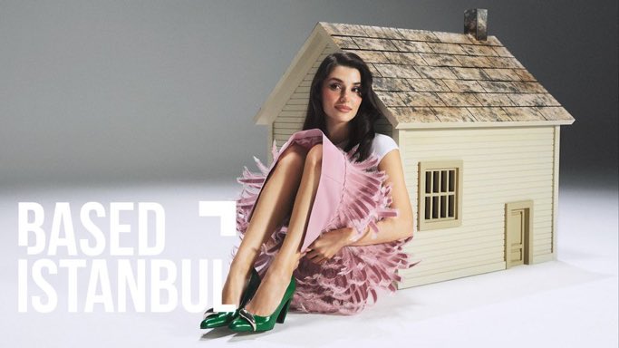 Mahaalmaha1990's tweet photo. الصورة 😭😭🫠🫠♥️

باربي حقيقية 🫠🫠

#HandeErçel https://t.co/veU8Y3H23R