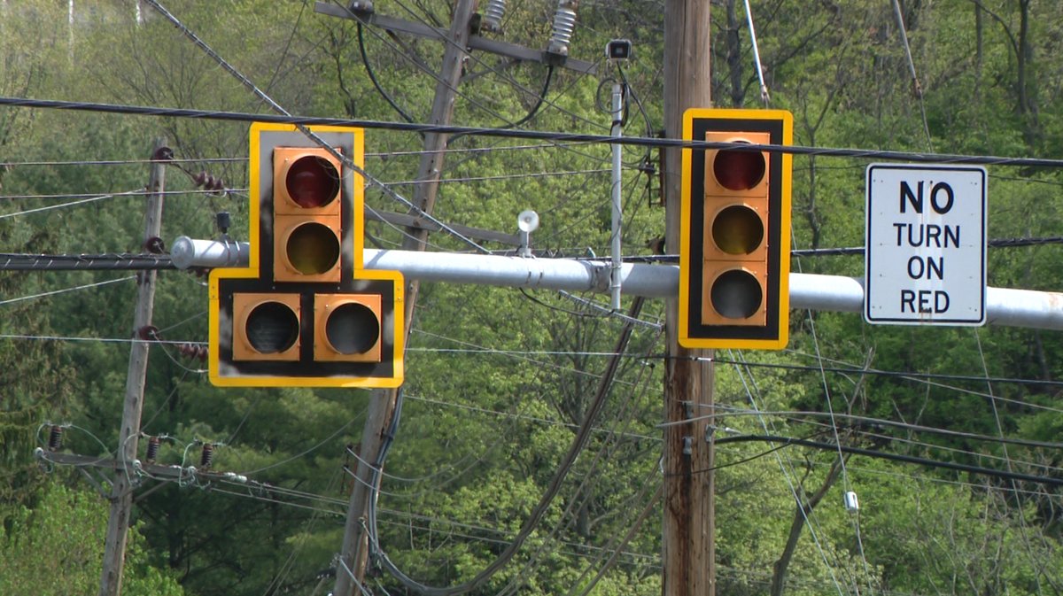 TukwilaPD's tweet photo. The  traffic lights at 200th and Southcenter Pkwy are out due to an  electrical issue in the vicinity. The utility company has been notified.  Please treat the intersection like a four-way stop and use caution. https://t.co/GWBpBeri2i