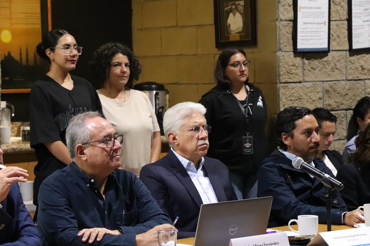 Implan_Leon's tweet photo. 🗣️✨ La escucha activa fortalece la visión del León que queremos construir.

Durante la sesión del Consejo Directivo de Implan, se dieron a conocer los próximos pasos del proceso de actualización del PMDUOET 🗺️. https://t.co/Fzdb4yAXqq