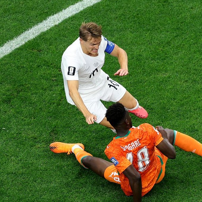 centregoals's tweet photo. 🚨🚨| Martin Ødegaard becomes only the 𝐓𝐇𝐈𝐑𝐃 𝐄𝐕𝐄𝐑 player on record to assist in each of his first three FIFA World Cup appearances (since 1966). 🌟🇳🇴

Joins Igor Belanov (USSR, 1986) and Michael Ballack (Germany, 2002) in elite company. https://t.co/jQVGjmc4Se