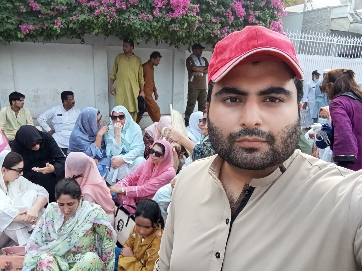 HamzaHanifDar's tweet photo. آج اڈیالہ جے باہر موجود تھے https://t.co/zPnAKnMRd7