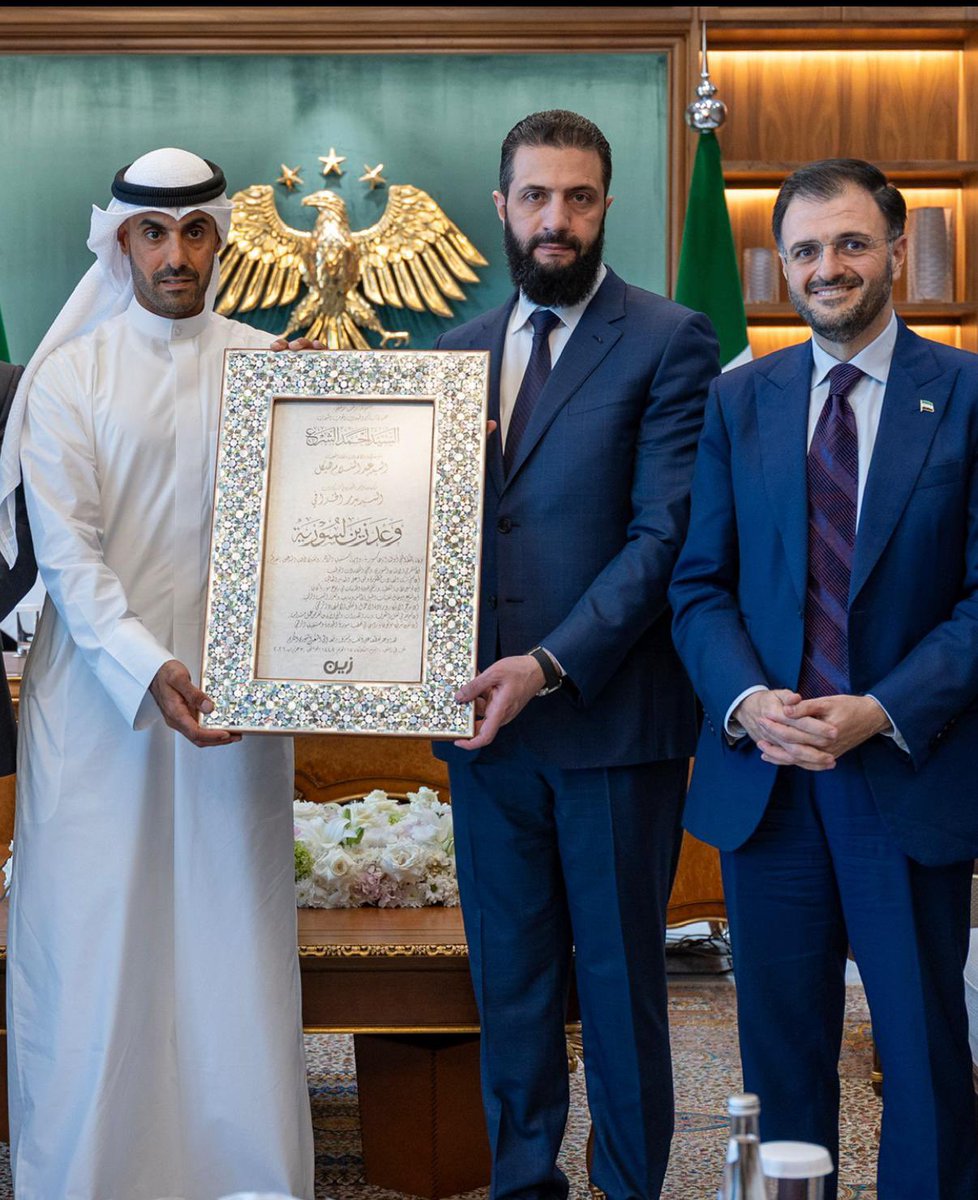 Zain's tweet photo. مجموعة زين تفوز برخصة تشغيل شبكة اتصالات جديدة في سورية لمدة 25 عاما بقيمة 747 مليون دولار
•لخرافي أكد خلال لقائه الرئيس السوري على وعد زين بدعم مكانة سورية على خارطة الاقتصاد الرقمي الإقليمي
•بدر الخرافي: نستمد من رؤية سمو الأمير نهجا راسخا لتعزيز التعاون العربي وتوسيع آفاق الشراكة والتكامل الاقتصادي
https://t.co/nqQBqshhDz
