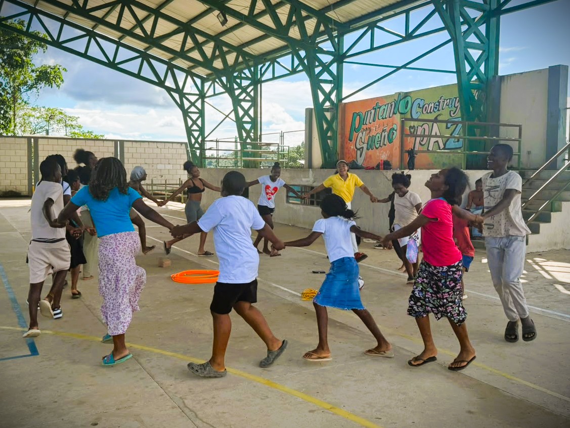AlcaldiaMagui's tweet photo. 🎲 Recreación | La Comisaría de Familia lider�� una jornada de recuperación de juegos tradicionales con la Mesa Municipal de Participación. 👧🏾👦🏾
Keidy Cabezas Palomeque destacó el valor de rescatar juegos como el salto, el pachacajón, el fútbol y el Yeimi para la sana convivencia. https://t.co/MeEOLBgVvF