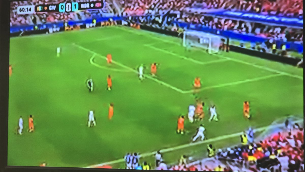 andresrey77's tweet photo. @SVargasOK Acá @DGO_Latam bien pixelado y a dos segundos de pararse y empezar a "refrescar" con el circulito dando vueltas. Desastrozo! https://t.co/3nF0kuUQZ9