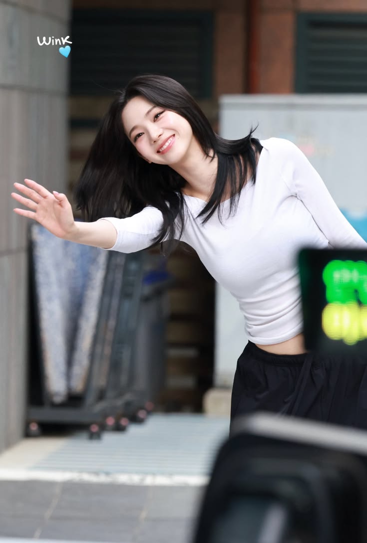 beiitelgeuse's tweet photo. "nanti aku jemput ya"            "okay! babayy!" https://t.co/lQRA5Lm0yC