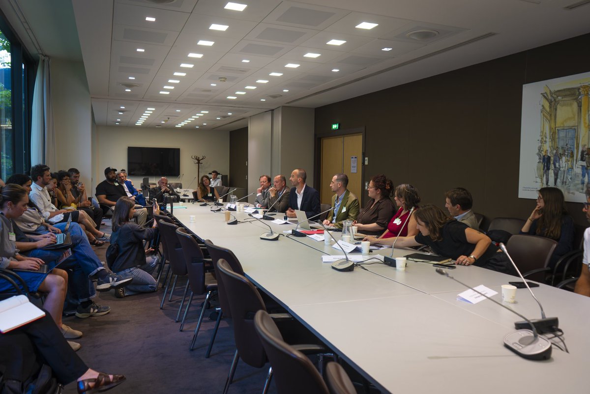 mbompard's tweet photo. Conférence de presse cet après-midi aux côtés des associations et syndicats d'avocats, du syndicat national de la magistrature, de la Ligue des droits de l'Homme et de l'association SAVE (Stop aux Violences d'État) ainsi que de mes collègues députés Pouria Amirshahi, Stéphane Peu et Roger Vicot pour alerter sur le danger que représente la proposition de loi dite "permis de tuer" qui vise à consacrer la présomption de légitime défense pour les forces de l'ordre. 

La France insoumise s'opposera fortement à cette proposition de loi lors de son examen à l'Assemblée nationale le 7 juillet prochain.