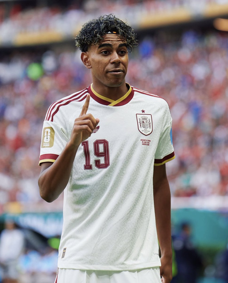 futebol_info's tweet photo. 🇪🇸 Lamine Yamal:

“No Instagram, eu não leio nada. Mal vejo alguma coisa.”

“Se eu joguei bem, eu entro no Twitter. Se não joguei, eu não entro.”

“Eu também não vejo a imprensa nem as manchetes. Nada!”

🗞️ @partidazocope | @FabrizioRomano
📸 Seleção Espanhola https://t.co/jV65Ier0zE