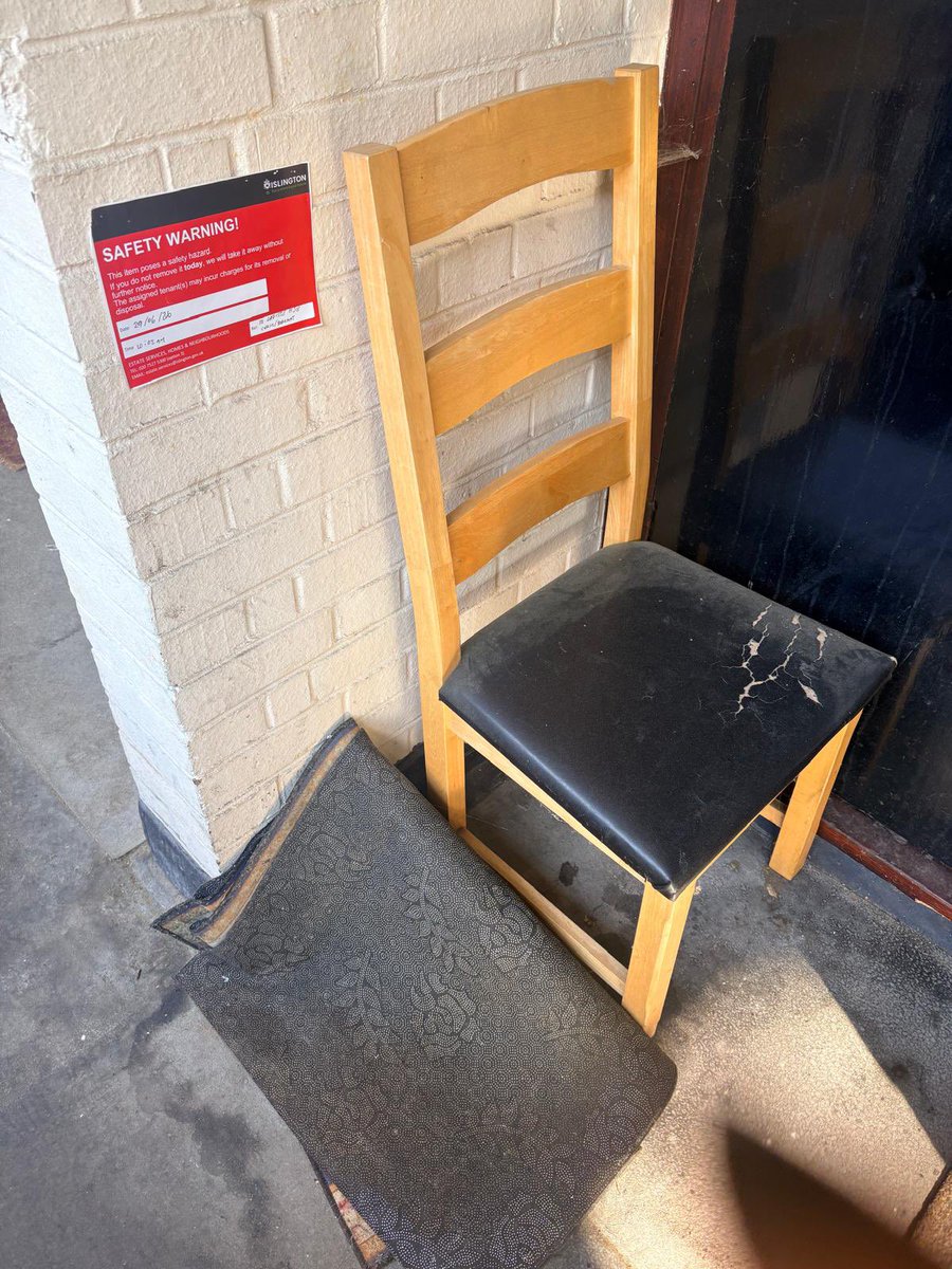 thesoberrabbit's tweet photo. Hey @IslingtonBC @jeremycorbyn @islingtongztte 
Hilarious how my elderly neighbours chair is a fire hazard but the fast growing rats nest on sunnyside road isn’t! It’s been like this a month https://t.co/IIZRtu1lzj