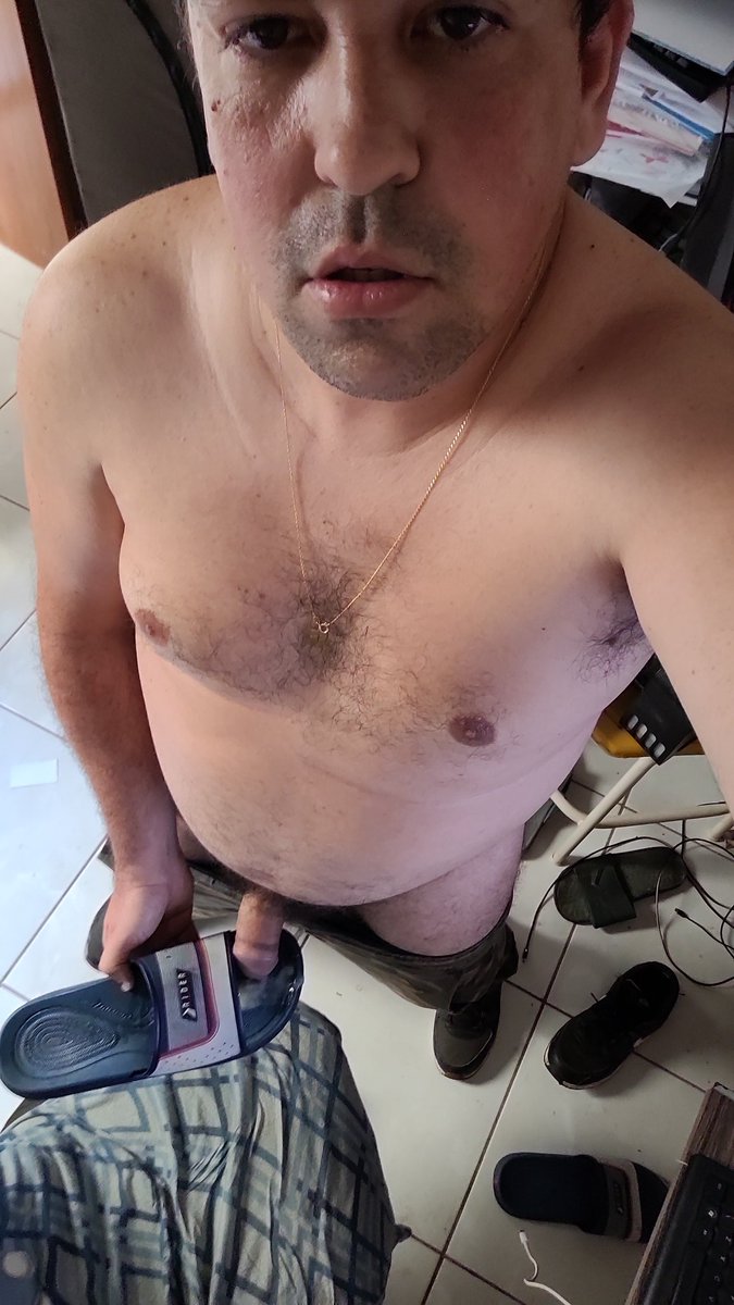 Chineludorider's tweet photo. O Riderzão todo melado com meu leite, adoro ser o MACHO INSEMINADOR do meu chinelão https://t.co/AXKQJaWagt