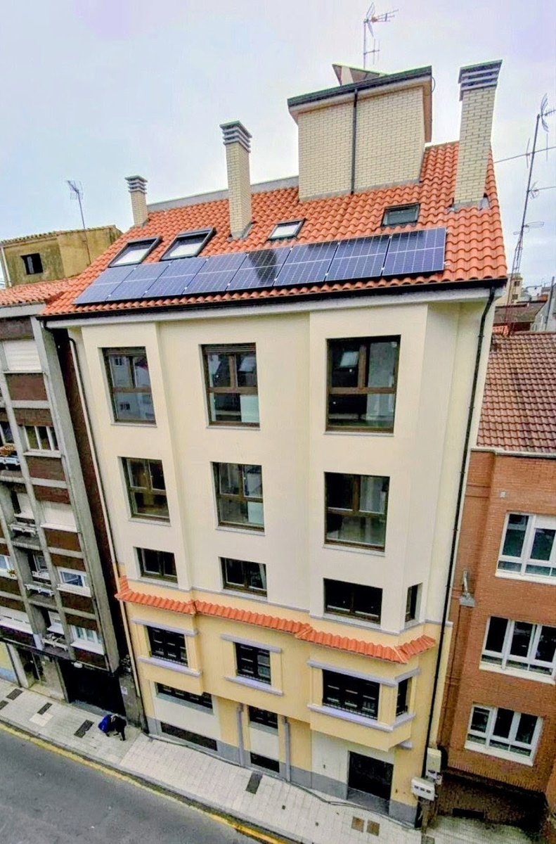 DavidAlonsoMed's tweet photo. Mega recrecido de 3 plantas (y casetón) encima de un edificio catalogado y protegido, racionalista y con toques tradicionales de los años 50
Quizá tengamos que abrir el melón de si con esta forma de entender el patrimonio arquitectónico, se logra preservar algo. No lo parece 😔 https://t.co/6WuD9moRnM