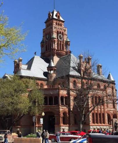 sdf0023's tweet photo. @SkylarSkye3 Yes!!!!! This is our courthouse in our little downtown. I love it so much! https://t.co/7EcaP5V2JA