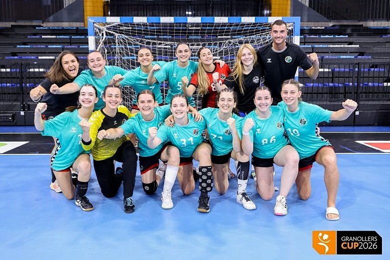 CbmZuazo's tweet photo. 🏆 @GranollersCup 2026
🤾‍♀️  Mención especial a nuestro equipo juvenil que han conseguido un luchado y merecido subcampeonato con Ilargi García como MVP!! Zorionak neskak! 👏👏👏
📷 @GranollersCup
#EskubaloiaBizkaia
#ZuazoGara https://t.co/q3fkFboIOZ