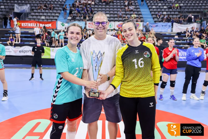 CbmZuazo's tweet photo. 🏆 @GranollersCup 2026
🤾‍♀️  Mención especial a nuestro equipo juvenil que han conseguido un luchado y merecido subcampeonato con Ilargi García como MVP!! Zorionak neskak! 👏👏👏
📷 @GranollersCup
#EskubaloiaBizkaia
#ZuazoGara https://t.co/q3fkFboIOZ