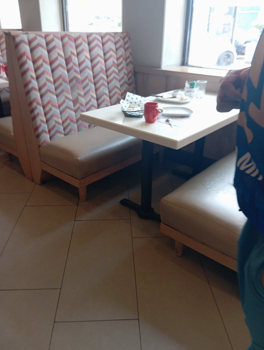 VIPS_MX's tweet photo. @VIPS_MX Nos salimos de restaurante pedorro en Pacífico y Miguel Ángel de Quevedo, no había mesas limpias, el mismo gerente al que anteriormente en otra visita le expusimos la problemática solo se limitó a responder, "Nunca las va a encontrar 100% limpias" mejor nos fuimos al Portón. https://t.co/v5mo4TOASp