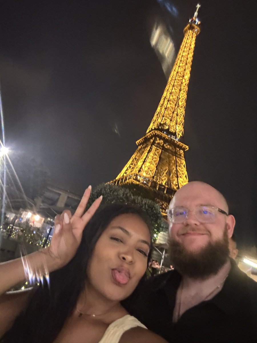 ReinasClubhouse's tweet photo. There needs to be a Europe event every year ! 10/10💚 https://t.co/ZwAizCLG6e