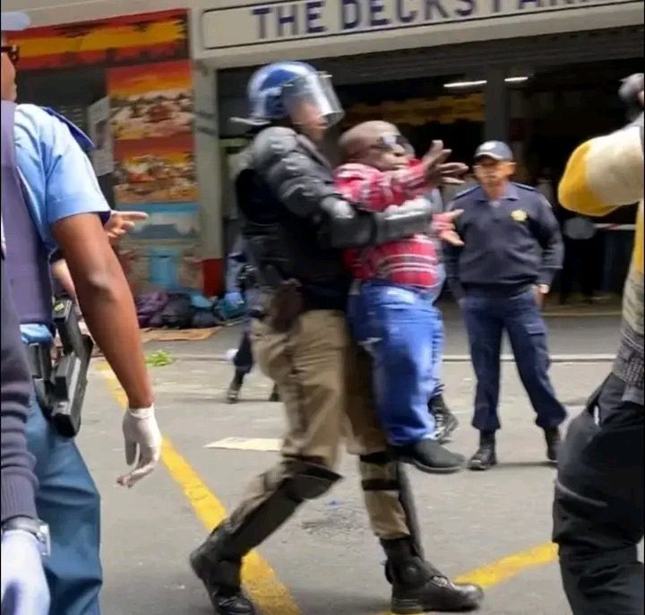 Thato_Reekae's tweet photo. Police will go to Hell 💀😂 https://t.co/F4vB6dgsOQ