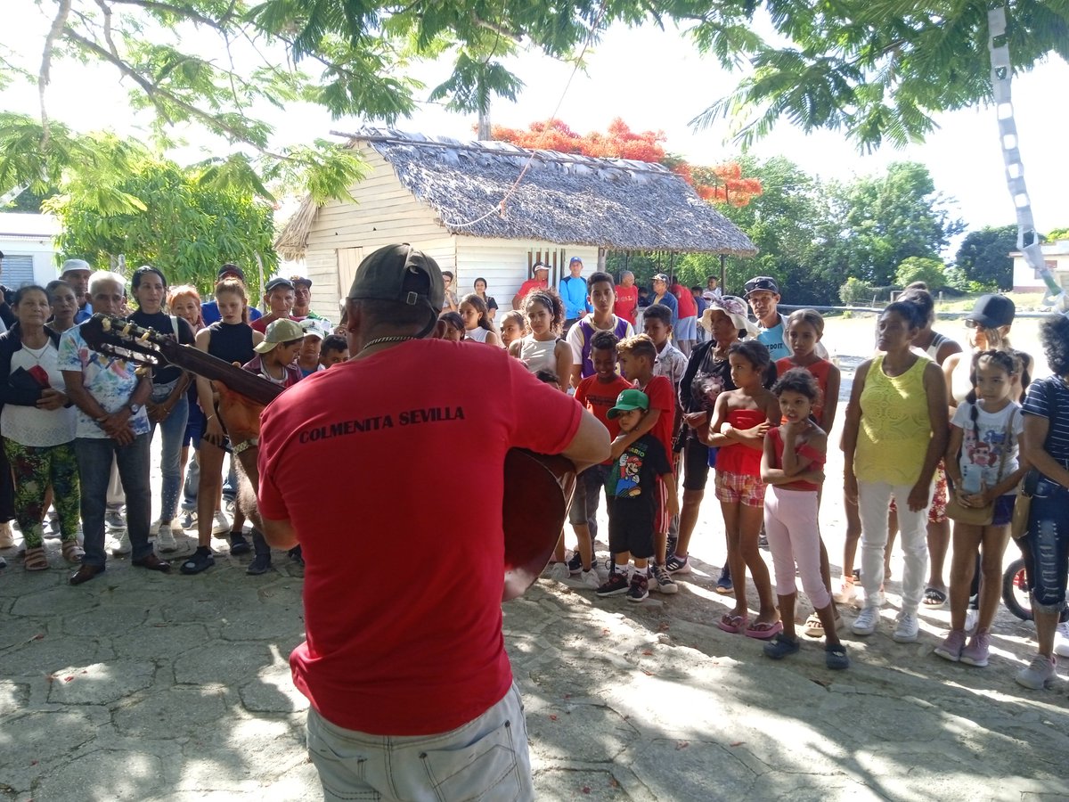 CulturaPilon's tweet photo. Inauguramos el Verano con mi gente en el consejo popular Ojo de Agua. 🙌🌟

#CulturaPilón https://t.co/cE1abwkm7U