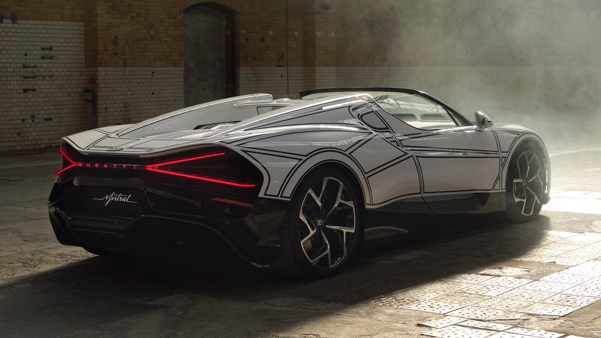 ilanlarim_com's tweet photo. Lüks spor otomobil devi Bugatti tek adet üretilen aracını tanıttı. 

W16 Mistral Blanc Eternel

Dijital hassasiyetin yüzyıllar öncesine dayanan porselen sanatıyla buluştuğu, sonsuz güzelliğin tek bir kutlaması.

KPM Berlin ile işlenmiş, el emeğiyle şekillendirilmiş ve saf beyaz ile belirgin siyah çizgilerle tanımlanmış.  

Mirasa saygı duruşu ve sona eren efsanevi W16 dönemine bir övgü.