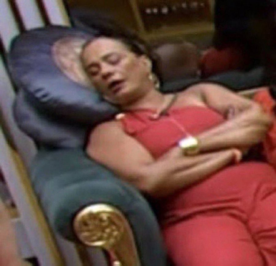 VaresaArabia's tweet photo. Com dor no meu coração estarei skipando a Sandrone pq os investimentos verticais dessa boneca são bem mid e tbm não tenho Yae https://t.co/lRusXhJ3PO