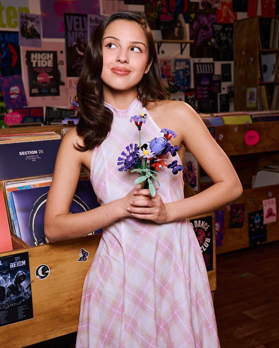 tehevaal's tweet photo. olivia + lego = the best collab ever <3 💟🌸🎸 https://t.co/FmY32m6ZzL