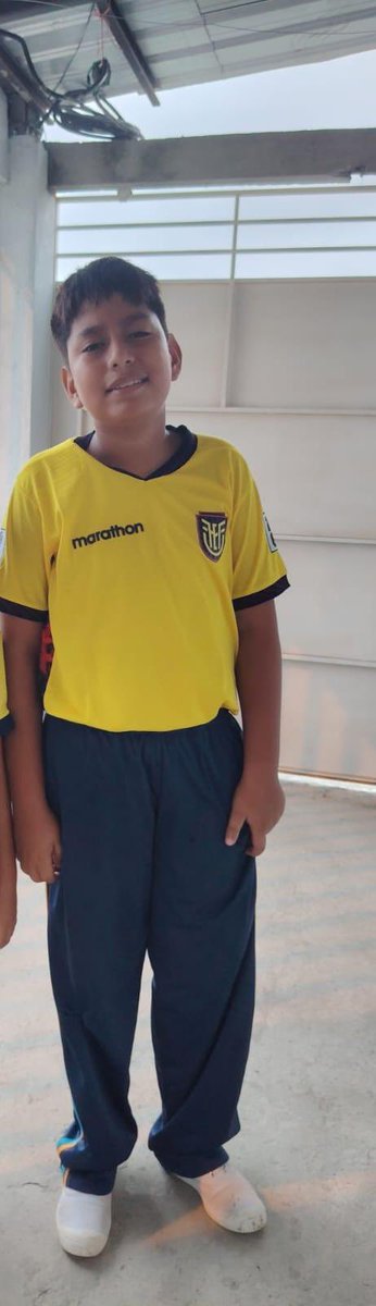 mcdc_mcdc's tweet photo. Amigos, él es Dylan (12 años #nefroblastoma) Fue su cumpleaños. No tuvo fiesta ni regalos. No pidió nada "xq ve q todos sus amigos PIDEN MEDICINAS Q NO HAY EN HOSPITAL" #Gye
Hablé con mamá y él sueña con zapatos deportivos negro/gris 38
Sus únicos👞son escolares
☎️0985419311 https://t.co/MuE4fNFRwT