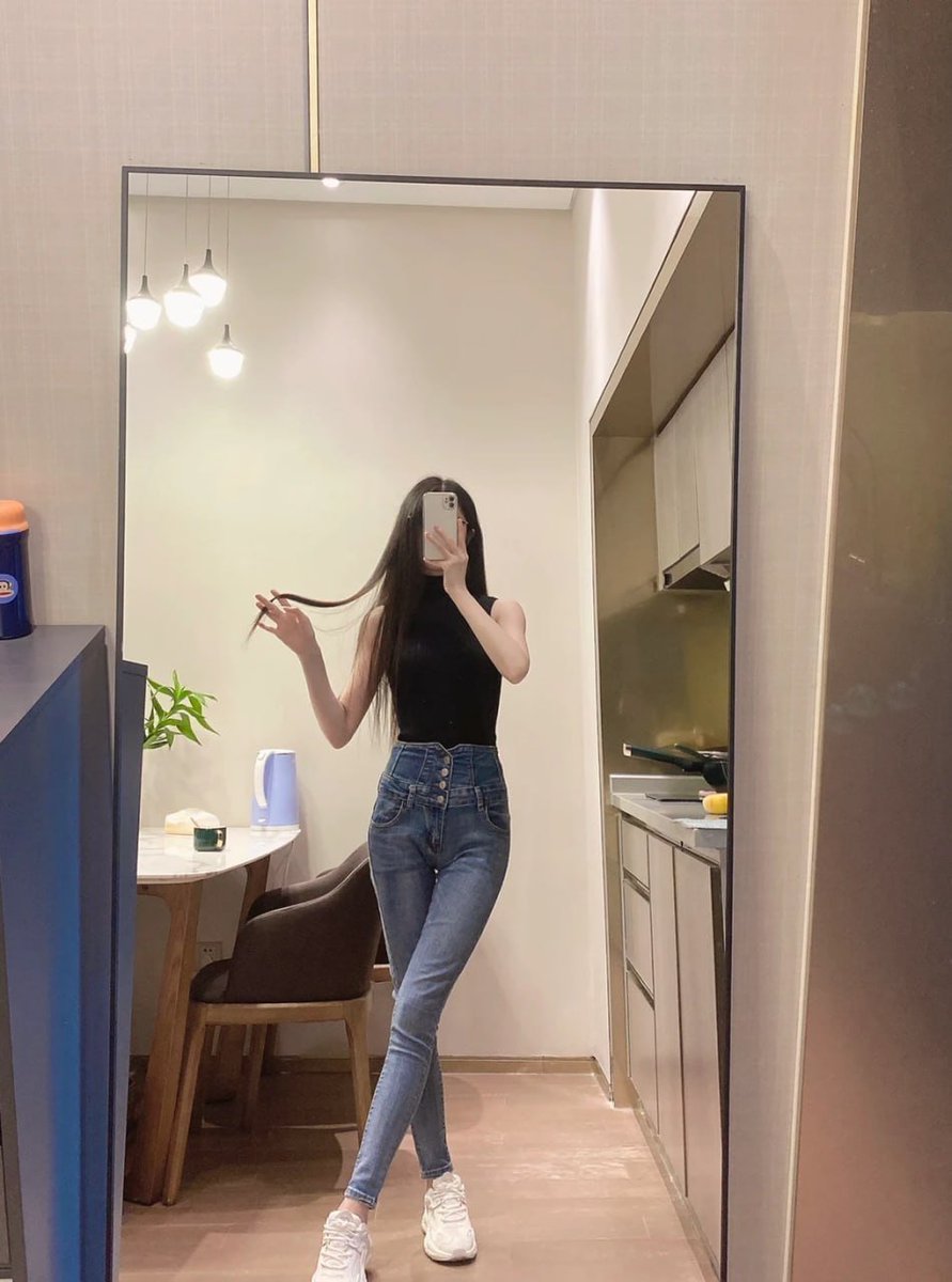 CongTam72038's tweet photo. 腿長到犯規，細長又直，輕鬆一字馬，腿控看了會瘋狂！  
專業尺度表現強，鏡頭前非常會展現身材～
#長腿麻豆 #長腿美女 #170長腿 #模特兒身材 #E罩杯 #逆天長腿 #一字馬 #細長美腿 #腿控福利 #模特兒麻豆 #比例女神 #長腿控 https://t.co/aNUy0v8uLP