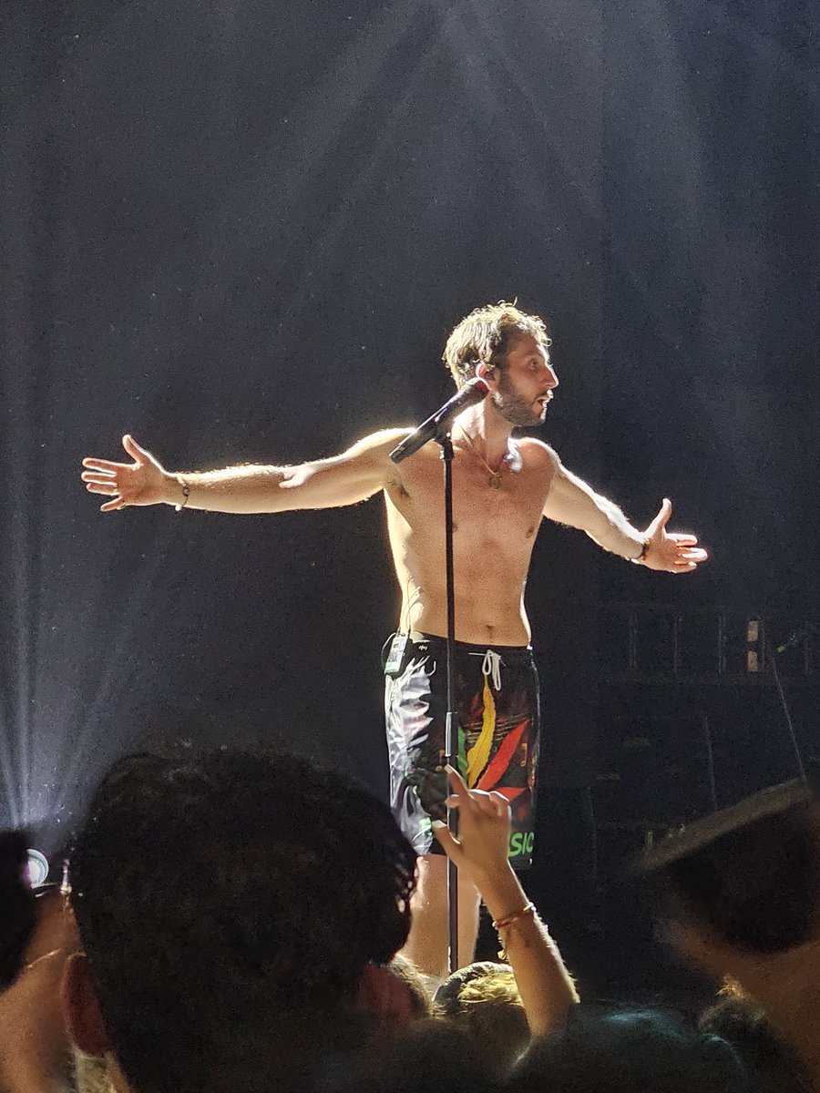 unoriginalSonia's tweet photo. @bbnomula Happy birthdaaaaayy !! Thank you so much for an incredible show in Lyon despite da heat 💫 https://t.co/SvoINVLP2v