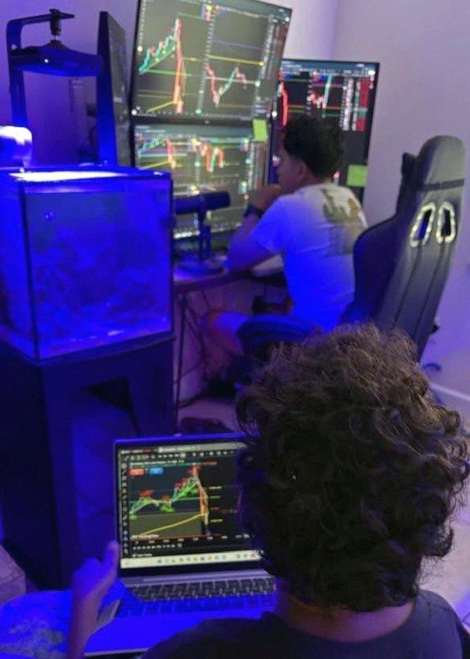 machikoooo0809's tweet photo. 甥っ子に18歳までに億万長者になる方法を教えてるんだ（まだ11歳だけどね）

彼は史上最高の一人になるよ

これが本当の世代を超えた富ってやつさ https://t.co/N8BDE5tggT