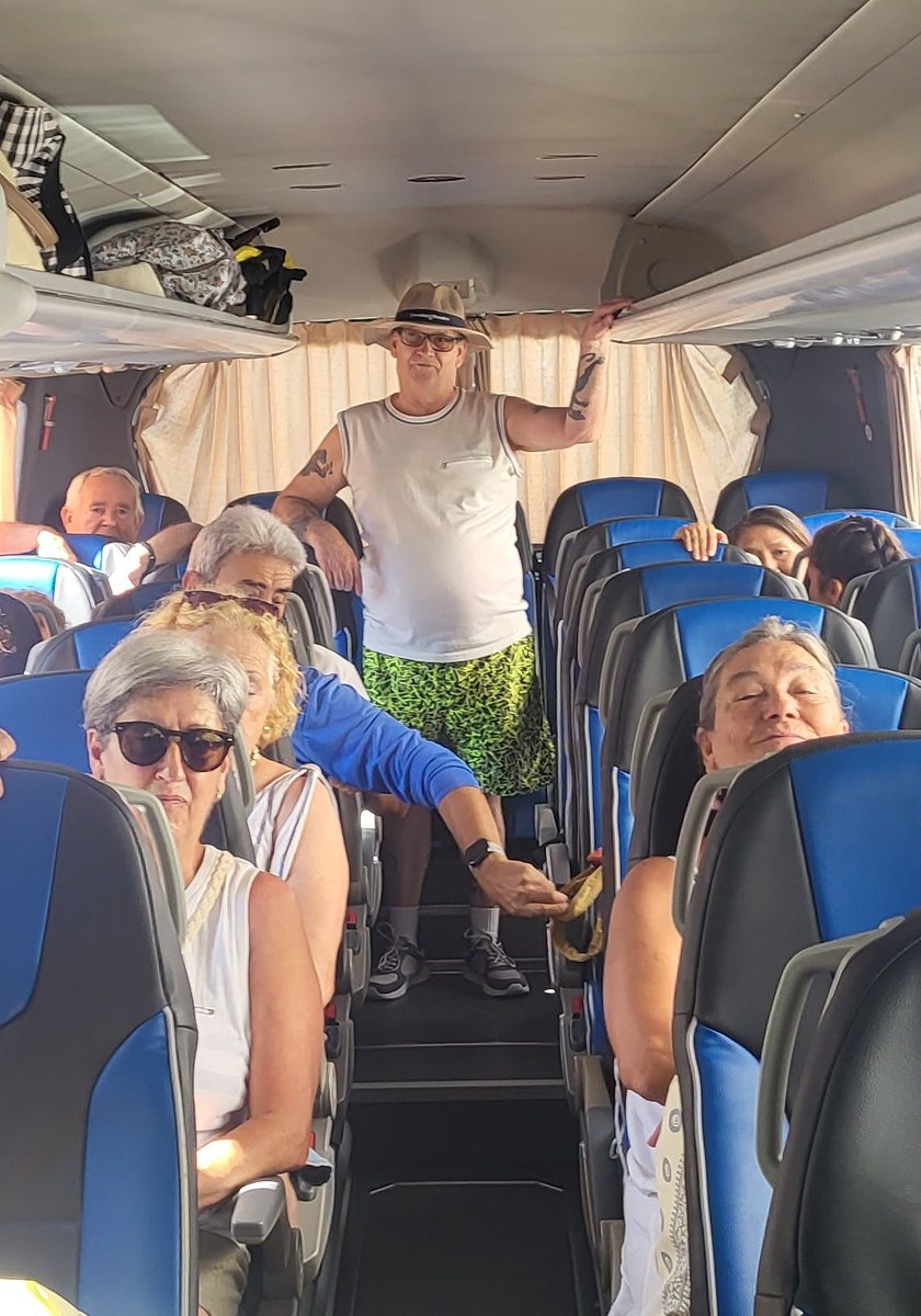 Dto_Norte's tweet photo. 🚍 Nuestro Distrito se va de viaje,en esta ocasión a Rota.
Nuestros vecinos han disfrutado de un magnífico día 
de playa, ocio y relax en este bonito destino.
Les hemos deseado que se diviertan mucho .

📍Os esperamos para los próximos viajes. https://t.co/lwfPhKIrWY