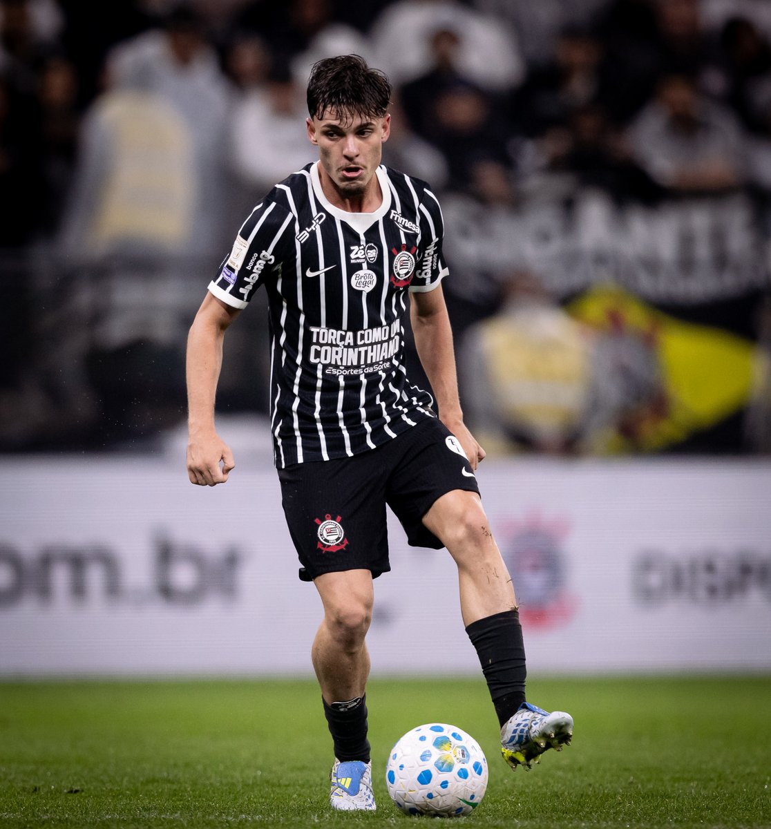 fielimprensayt's tweet photo. Pior que o Ancelotti deve estar extremamente arrependido de não ter convocado Breno Bidon.

É o melhor jogador do MUNDO pra poder fazer essa função que o Paquetá vinha fazendo na Seleção. https://t.co/JnhAkifiqp
