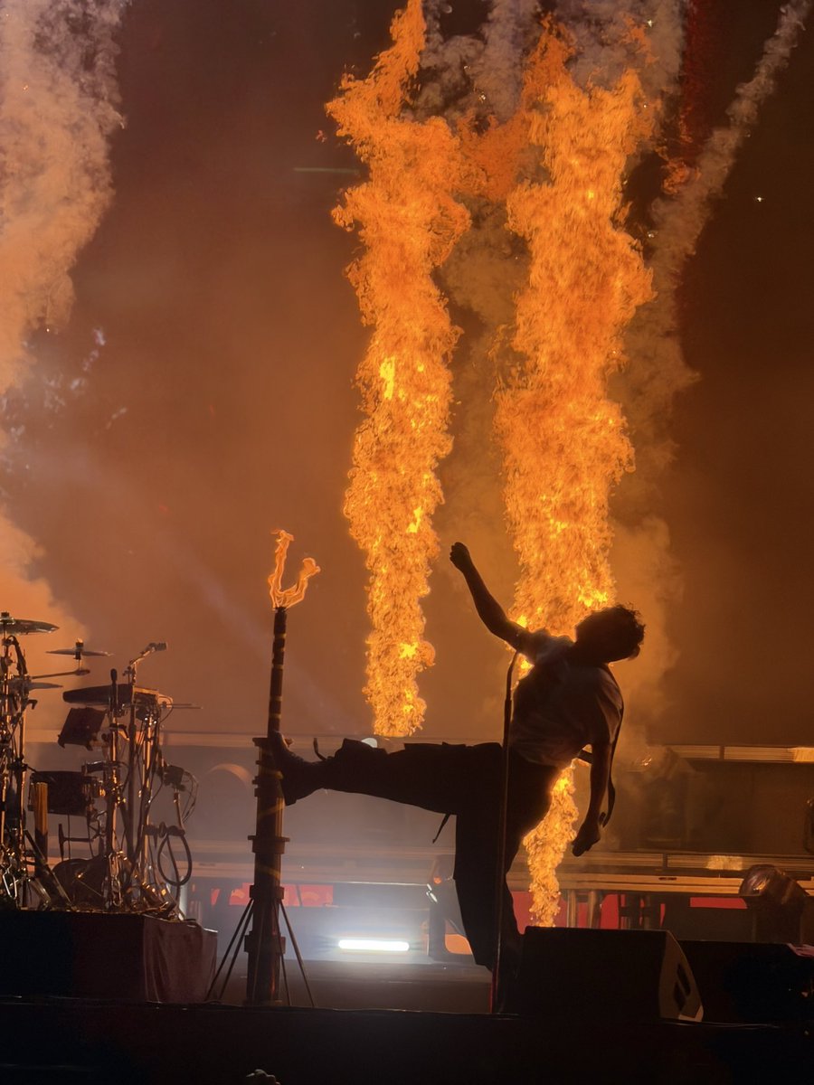 agaasheeee's tweet photo. Probabilmente la foto più bella fatta in quasi 29 anni @tylerrjoseph ti amo
📍28.06.2026 Lido Di Camaiore https://t.co/gyG85sk8tz