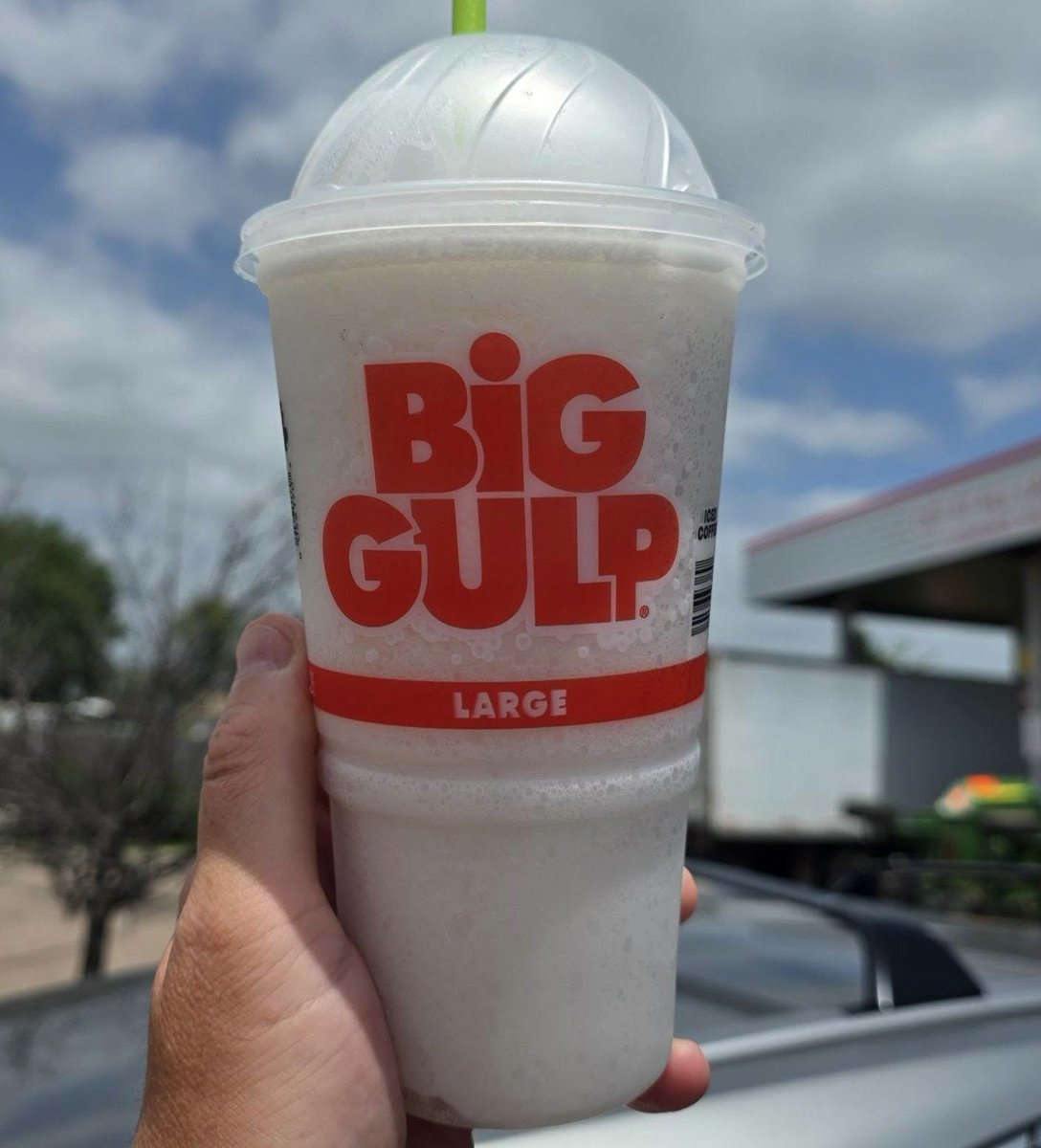 snackolator's tweet photo. 7-Eleven has a new Mountain Dew CONFETTI CAKE SLURPEE and it's actually pretty tasty?! 🍰🔥

It's also available at Speedway and always to be a Slurpee version of their Cake Smash flavor from 2021.

Are you trying it? I thought it was tasty... my wife did not care for it. https://t.co/BwtFU5dfLr
