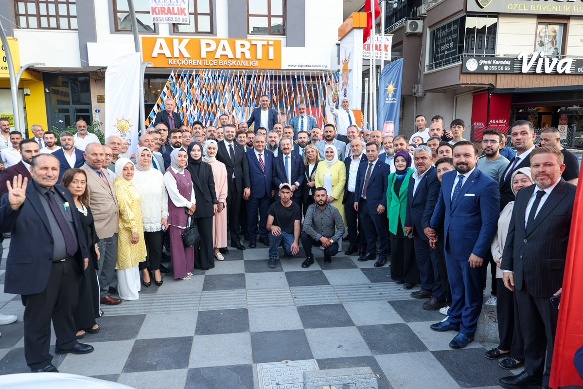 OzarslanMesut's tweet photo. AK Parti Keçiören İlçe Yönetim Kurulu Toplantısı’nda partililerimizle bir araya geldik.

Aynı heyecan, aynı inanç ve sarsılmaz bir birliktelikle Keçiören’imize değer katmaya, gönüllere dokunmaya ve durmaksızın hizmet etmeye devam edeceğiz.

Yolumuz uzun, sevdamız büyük! 🇹🇷

@omerfarukislam @AkKeciorenResmi