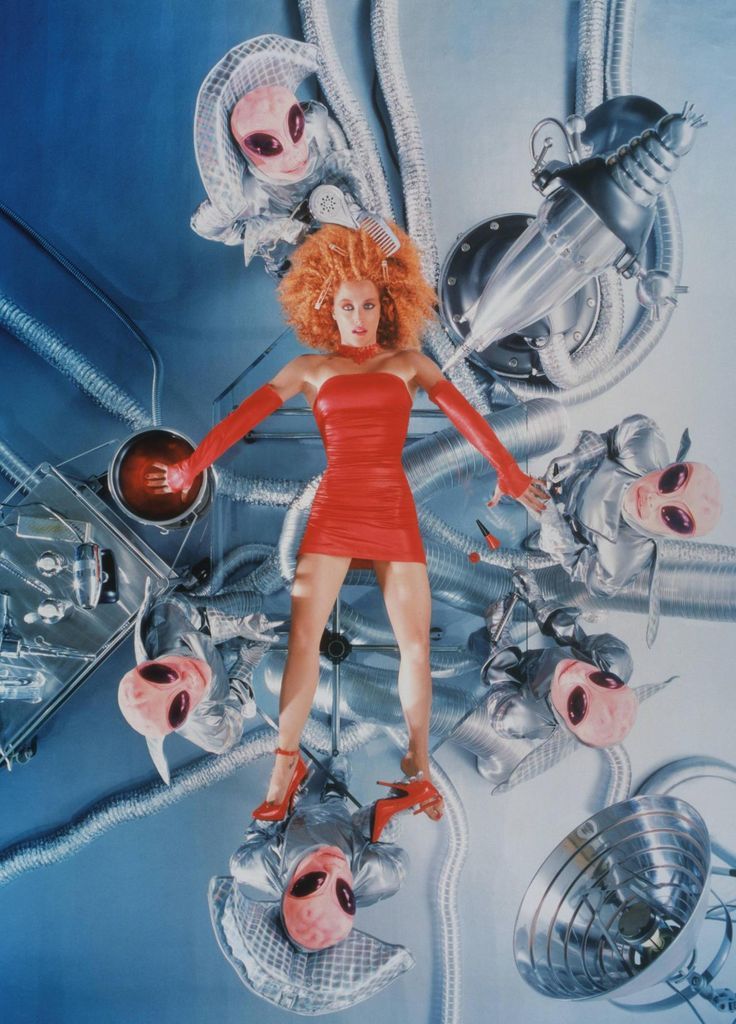 sapphicnightowl's tweet photo. This David LaChapelle X-Files photoshoot is unmatched https://t.co/3JVv21agis