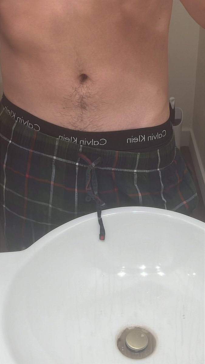 panthherr007's tweet photo. ignore the dirty ass mirror but goodmorning https://t.co/Elw0SQgToO