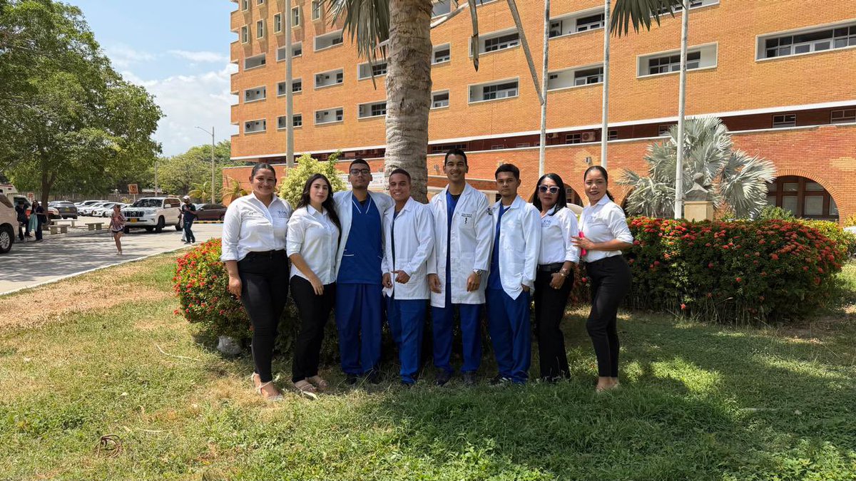 MagdalenaGober's tweet photo. 18 estudiantes culminan con éxito su internado en el HUJMB.

Con gran satisfacción se llevó a cabo la ceremonia de clausura del internado correspondiente al periodo académico 2024-II / 2026-I en el Hospital Universitario Julio Méndez Barreneche. https://t.co/Yzr4dMR3AV