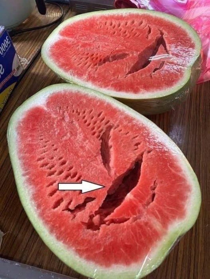 DavidT1554695's tweet photo. Hey @grok why do some watermelon like this have spaces and are they safe to eat https://t.co/cAUvMhTr5g
