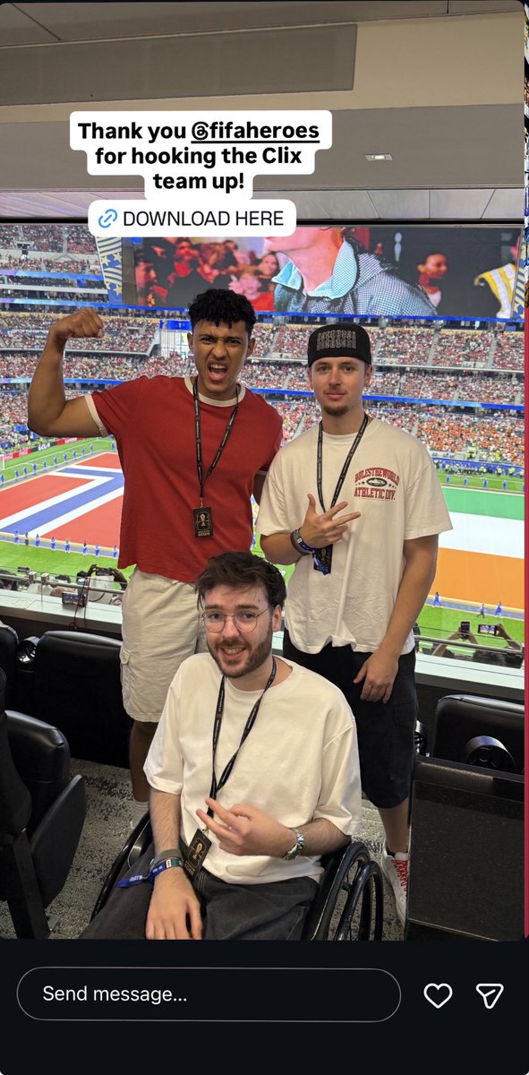 Pukmeng's tweet photo. Veno is the same guy that asked for World Cup tickets lmao. Look now 😭 https://t.co/tJUrcfLBL9