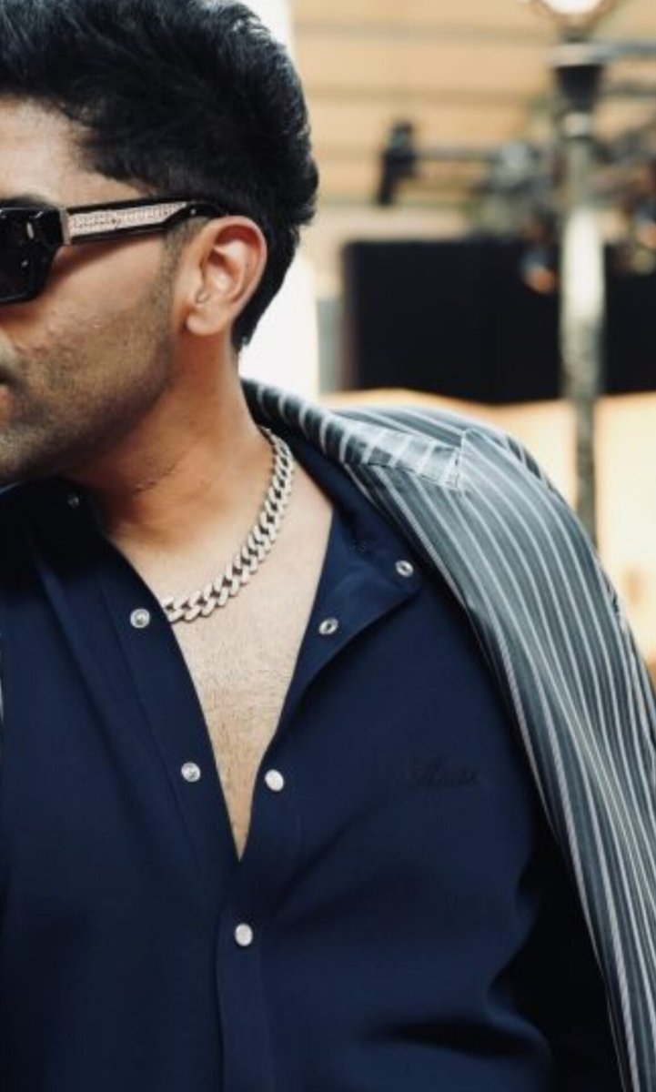 SubhLabh1991's tweet photo. Kehnde ne AMIRI vich hisaa jatt da...🤌💫💪 Hottie Randhawa Mr. G🔥✨❤️‍🔥🥵 #gururandhawa #goesglobal #amiri #guru #paris #mrunstoppable #gursharanjotsinghrandhawa #mrperfect  #gururandhawaworldwide https://t.co/SSF0s3dh5N