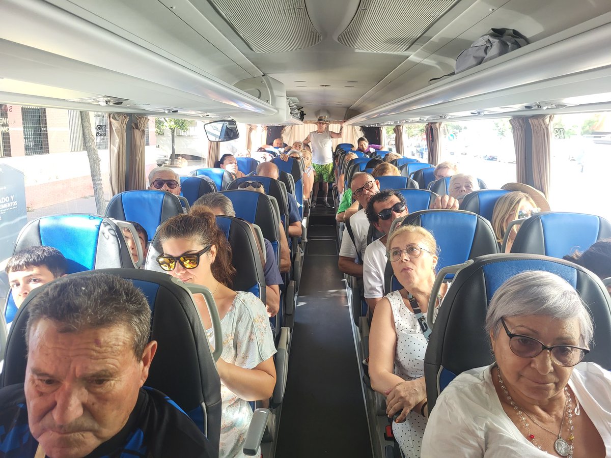 Dto_Norte's tweet photo. 🚍 Nuestro Distrito se va de viaje,en esta ocasión a Rota.
Nuestros vecinos han disfrutado de un magnífico día 
de playa, ocio y relax en este bonito destino.
Les hemos deseado que se diviertan mucho .

📍Os esperamos para los próximos viajes. https://t.co/lwfPhKIrWY