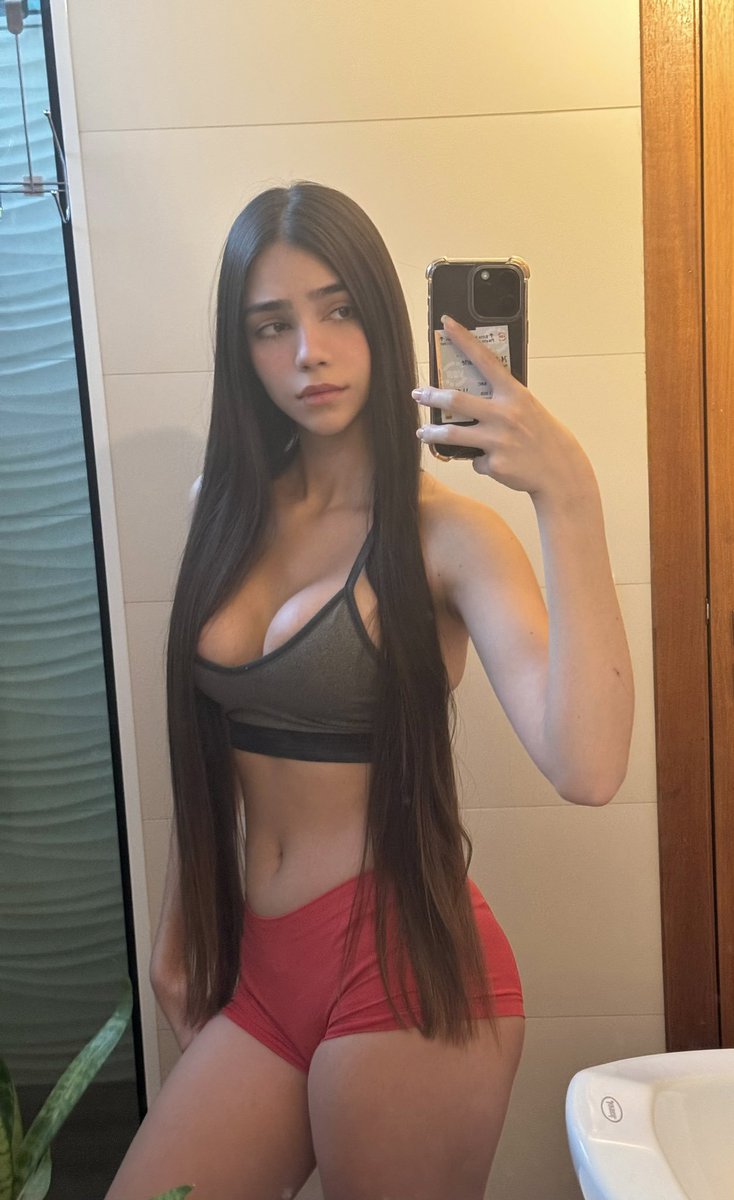 LouaneVibe's tweet photo. Accepterais tu d'embrasser une  femme de mon âge  (sois honnête ) ? 
PS ( 19 ans )     
Like,rt,follow et répond moi en DM 
Pose très sérieux 🥵🔥🔥

◯ Oui          

◯ Non         

◯ Ça dépend https://t.co/0Id9iwuWVB