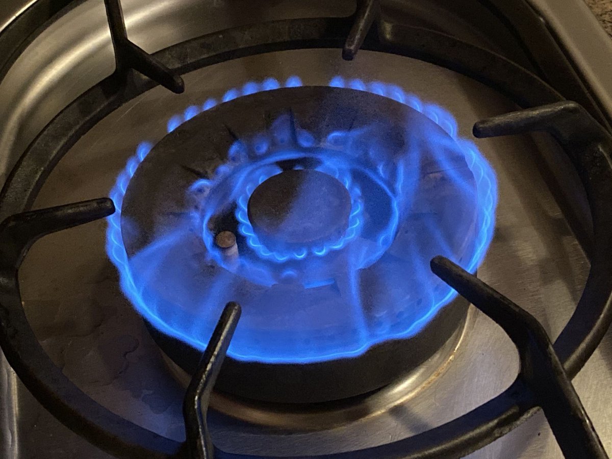 PAGreenbuilding's tweet photo. Reducing Confusion about #Gas &amp; #Electric #Cooktops: https://t.co/9aiCpjlvgE #Induction #cooking wins on many fronts! #ventilation #indoorairquality #IAQ #health #safety #kitchens #energyefficiency #electrification #decarbonization #homes #savings Thanks Matt at @SawHorseDesign! https://t.co/eaWS5MYnZo