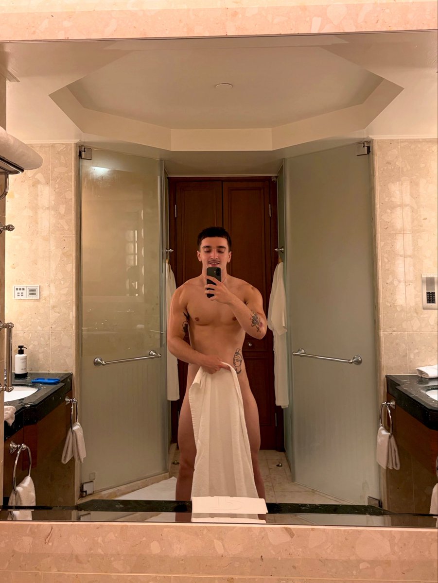parkJT_'s tweet photo. The doors are open 🤓 https://t.co/eq5JbtqqXg