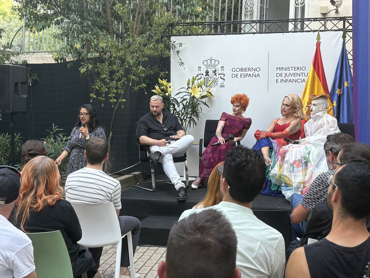 JuventudInfGob's tweet photo. “Nos quieren tristes y solas, pero aquí nos juntamos. Siempre tendréis este ministerio abierto para debatir, para encontrar refugio. Como dice el lema de la campaña: “Libres y sin miedo”. Y a celebrar”.

🗣️ @MargaritaGC_Ec, directora de @InjuveSpain https://t.co/8bKKx9LwLw