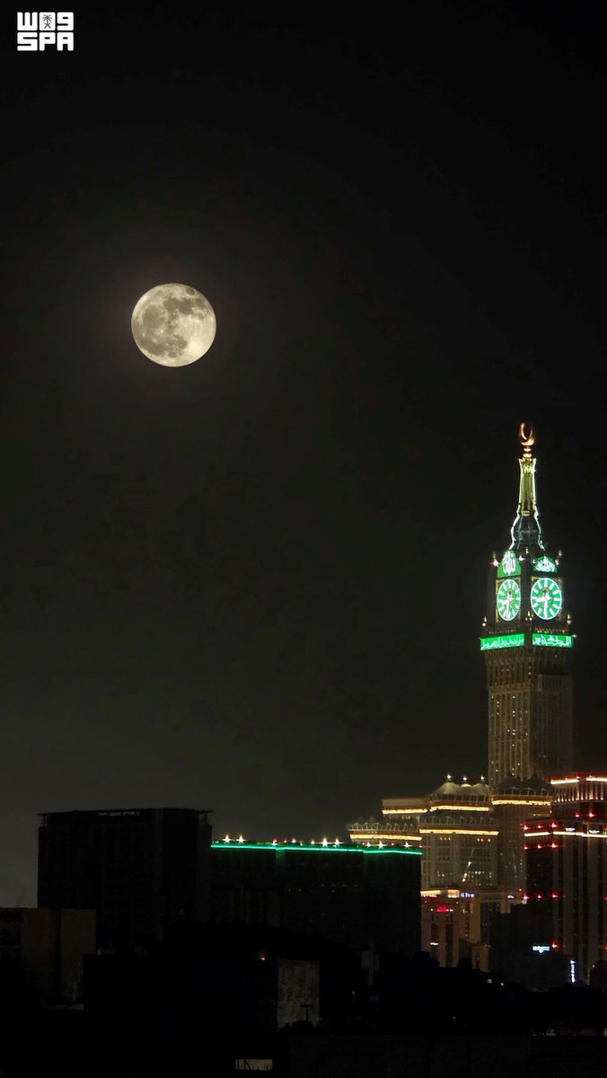 makkahregion's tweet photo. البدر يضيء سماء مكة المكرمة https://t.co/d5p2wjYsQL