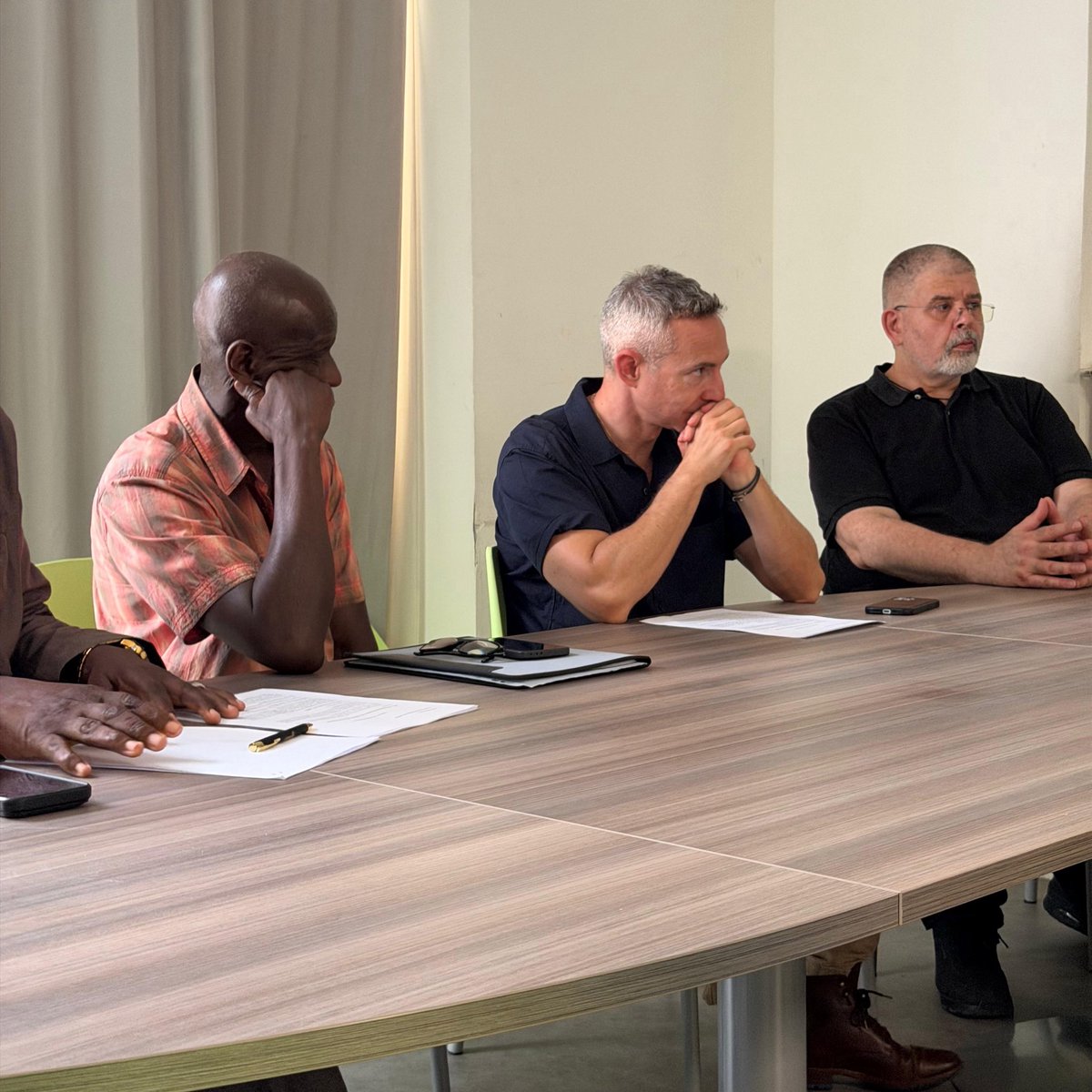 IanBrossat's tweet photo. Rencontre avec les résidents du foyer de travailleurs migrants de la rue Marc Seguin, dans le 18e, avec mon ami @sakho_ladji. 

Échanges nourris sur la canicule et les moyens de se protéger contre les fortes chaleurs. https://t.co/e3MOsbTbgL