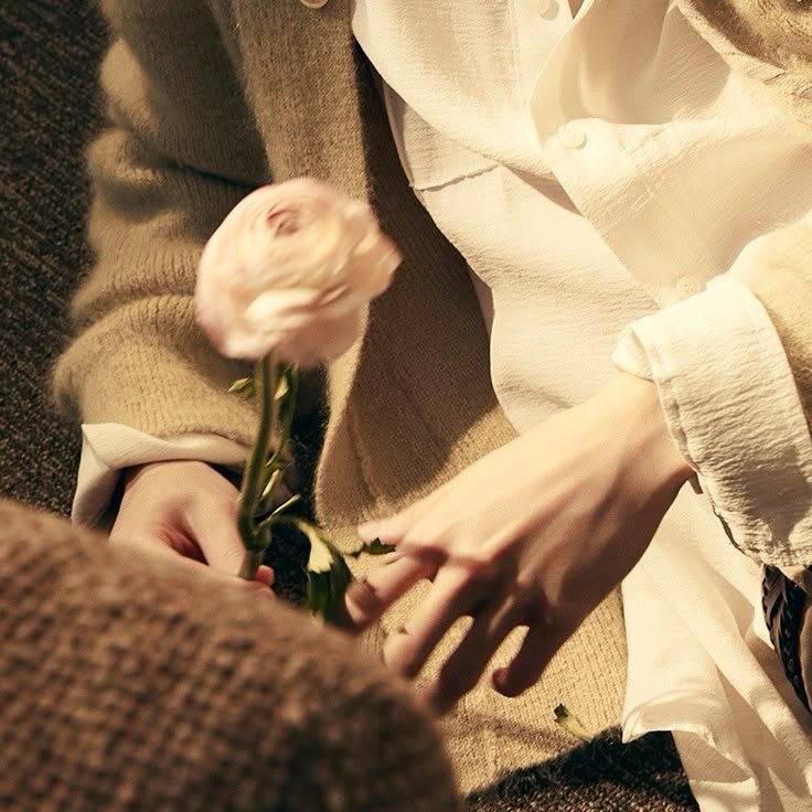 jaehyonm's tweet photo. @haheyong you deserve every flower in the world, so today, i'm giving them all to you. https://t.co/guxNBKonR0
