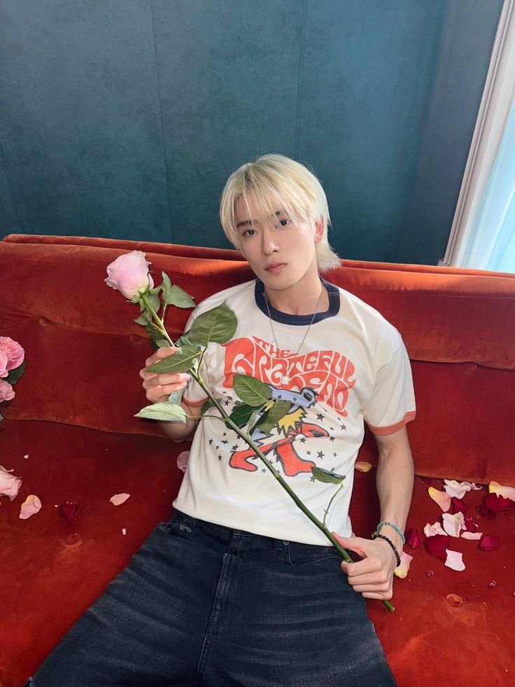jaehyonm's tweet photo. @haheyong today, i hope you're surrounded by every flower you've ever wished for and i'd be the one giving them to you💗 https://t.co/laCIeSFmpg
